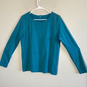 Lululemon Swiftly Tech Long Sleeved Teal color Relaxed Fit shirt. size Large